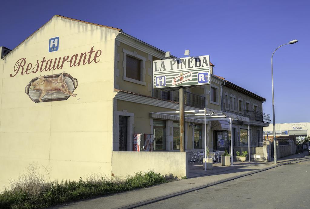 Hostal Restaurante La Pineda El Barco de Ávila Екстериор снимка